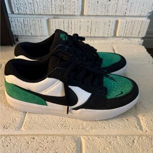 Nike Mens SB Force 58 Black and Green shoes